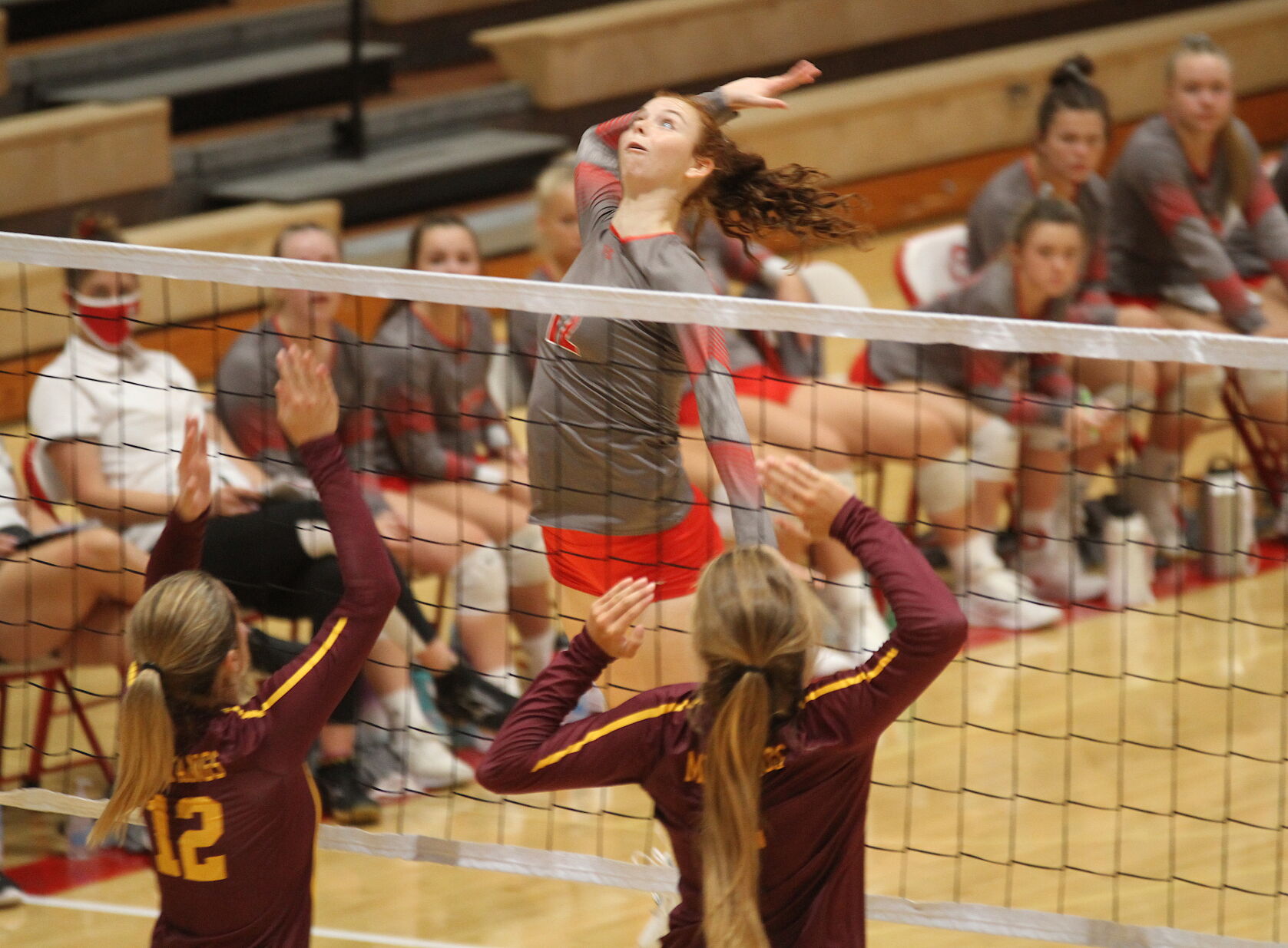 Ottumwa spikers soar past Mustangs